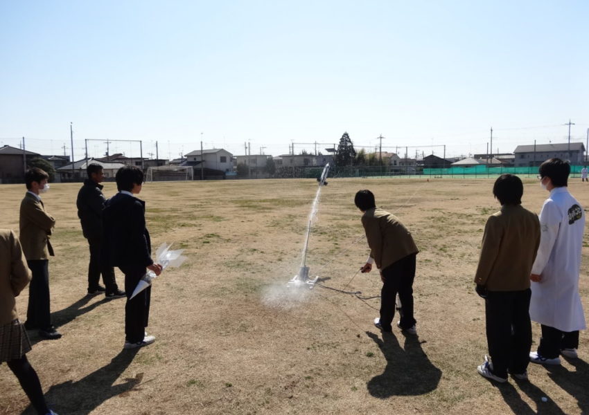 ８年生　ペットボトルロケット大会 / G8 Plastic Bottle Rocket Competition