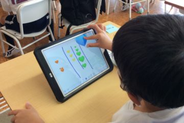 1年生はipadを使ってグラフの学習をしました。Grade 1 Students made graphs in their ipads.