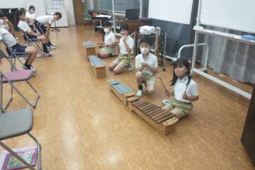 G4 Music: Singing and Playing Bassline on Instruments