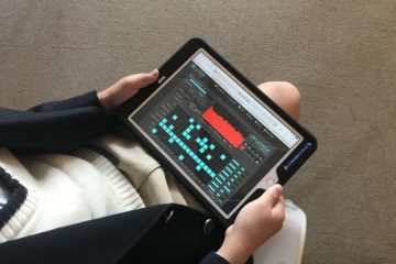 3年生 音楽：iPadを使ってのリズムの制作　Grade 3 Music: Using iPads to create own sound patterns.