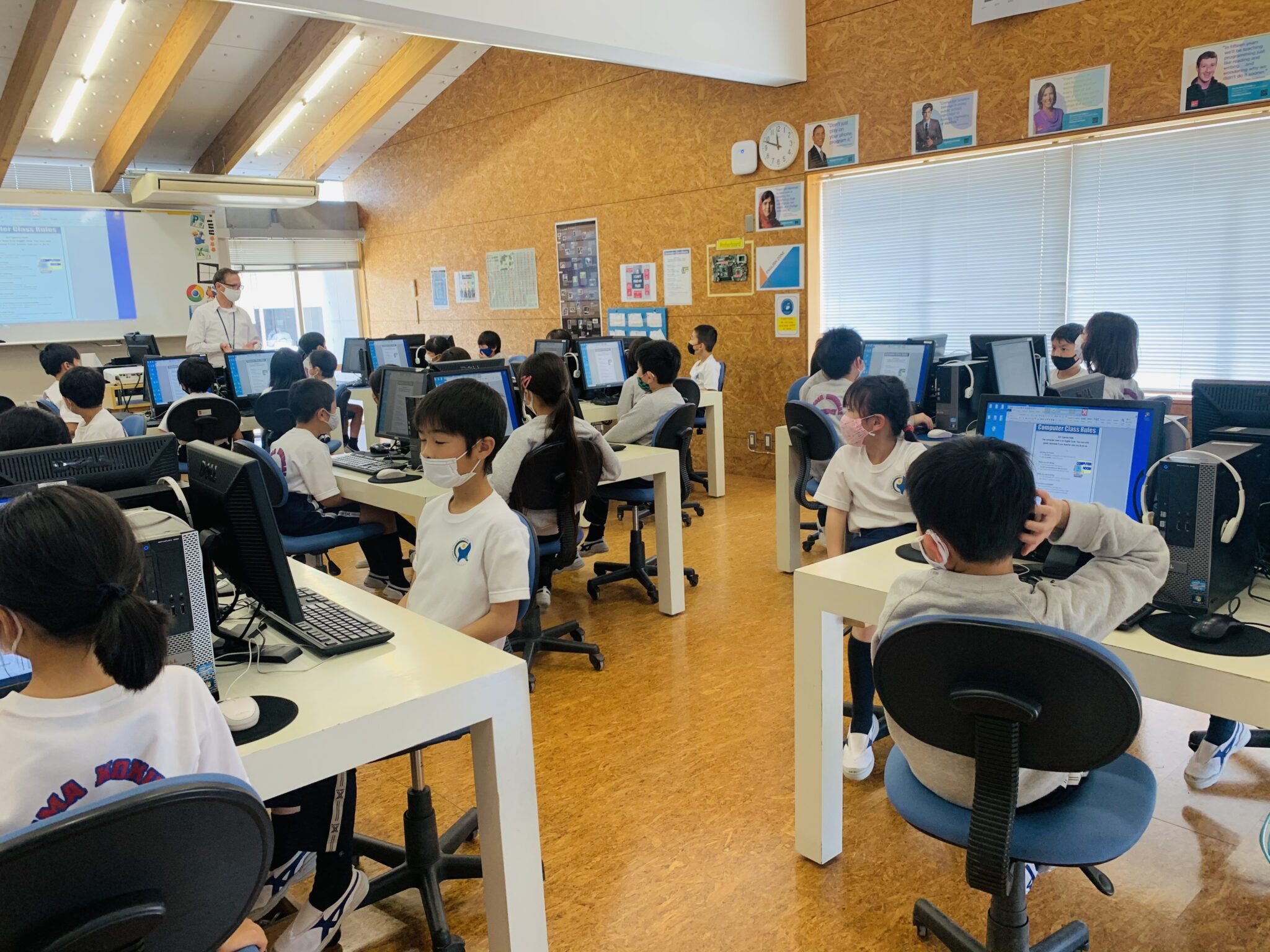 3年生:初めてのコンピュータークラス Grade 3 The first computer class. ぐんま国際アカデミー
