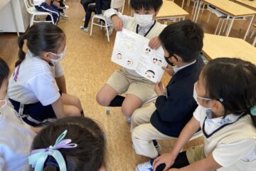 3年生 国語：読み聞かせの会に1年生を招待しました！　JLA Reading Project with 1st Grade!