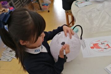 1年生：ハロウィンのランタン作り・Grade 1: Making Halloween Lanterns