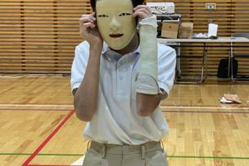 6学年：能、狂言　鑑賞・体験教室・ Grade 6: Noh and Kyogen Appreciation and Hands-on Experience
