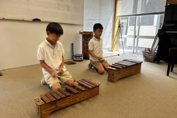 第2学年　 即興：木琴のリズム・Grade 2 Improvising Patterns on Xylophones