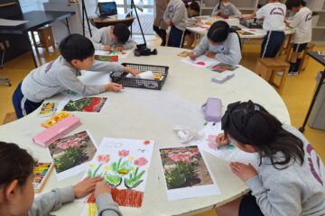 Grade 3: Sketching Tulips 第3学年: 図工