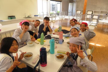 Grade 6: Cooking Yakisoba in Home Economics Class
